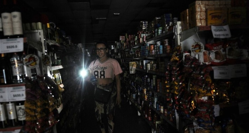 RADIOKTUBRE INFO..- En el día más caliente, 700 mil usuarios sin luz-Por Simón Suarez..Ver mas