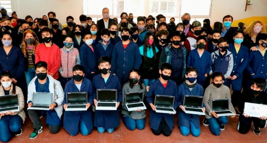 RADIOKTUBRE INFO..- Conectar Igualdad distribuirá más de 500 mil computadoras para el inicio de las clases-Por Simón Suarez..Ver mas