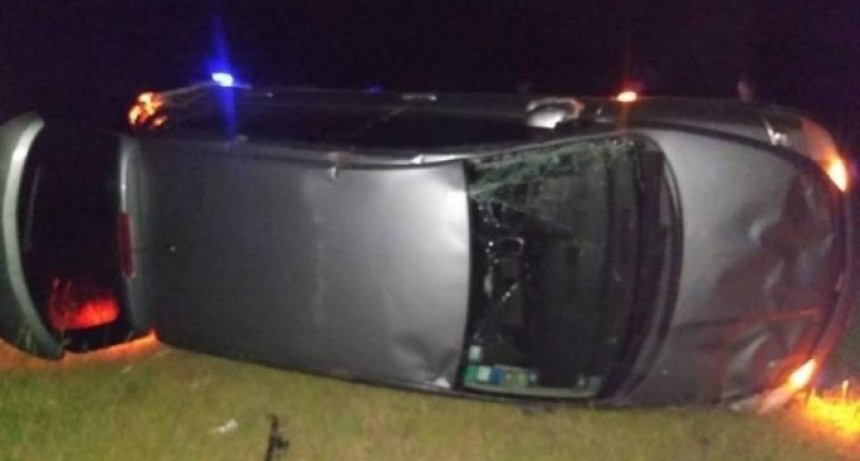 RADIOKTUBRE INFO..- Accidente del Chango Spasiuk en Corrientes: su auto volcó y despistó en una ruta-Por Simón Suarez..Ver mas	