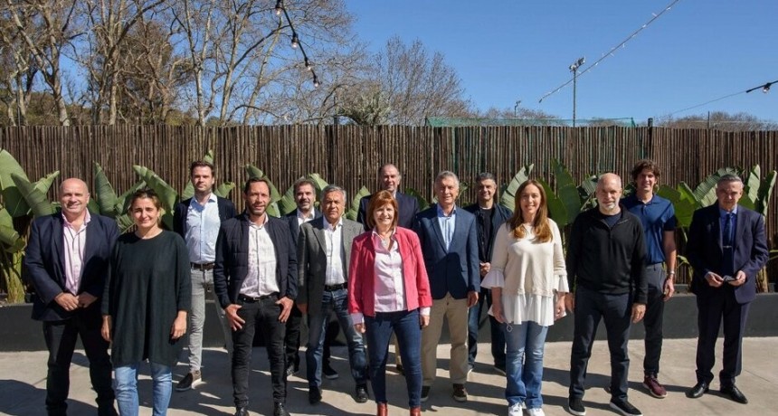 RADIOKTUBRE INFO…..  Juntos por el Cambio: Todos contra todos en busca de una candidatura  ….Por Simón Suarez ver mas….