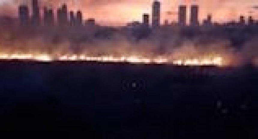 RADIOKTUBRE INFO…..  BOMBEROS SIGUEN TRABAJANDO PARA APAGAR INCENDIO EN LA RESERVA ECOLÓGICA  …….Por Simón Suárez ver mas….