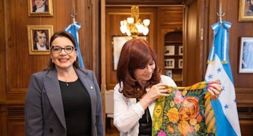 RADIOKTUBRE INFO…..  CFK recibió a la presidenta de Honduras en el Senado  …….Por Simón Suárez ver mas….