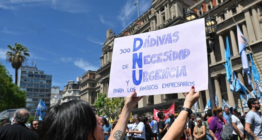 RADIOKTUBRE INFO…. La Cámara del Trabajo suspendió la reforma laboral del DNU de Milei   ….Por Simòn Suàrez