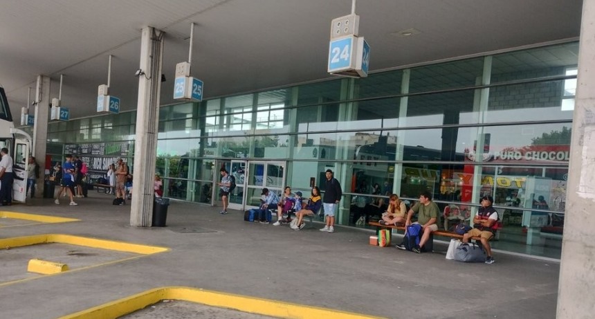 RADIOKTUBRE INFO….  UN VERANO CON TRISTES POSTALES DE INVIERNO  ….Por Simòn Suàrez