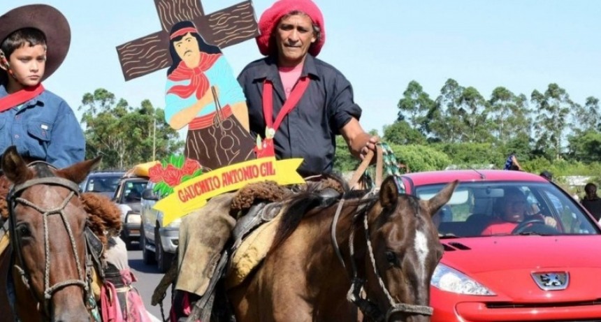 RADIOKTUBRE INFO……..  Con los jinetes en camino, dieron a conocer la agenda en honor al Gauchito Gil en Mercedes  …… Por Simòn Suarez