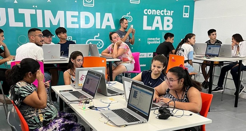 RADIOKTUBRE INFO……..    Desde este lunes comienza “Aprender en Verano”, el proyecto de fortalecimiento pedagógico…… Por Simòn Suarez