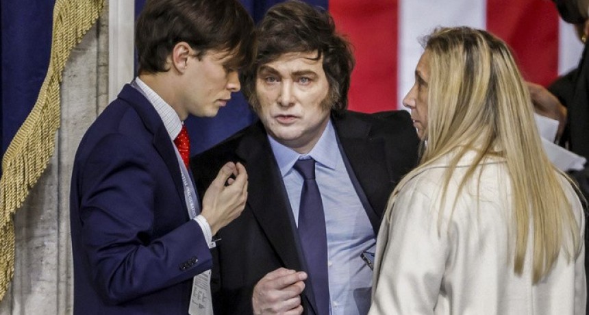 RADIOKTUBRE INFO……..   Atrás de las sonrisas y los pulgares arriba, una negociación dura El FMI sonríe, se saca fotos, pero pide devaluar …… Por Simòn Suarez