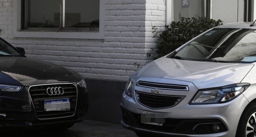 RADIOKTUBRE INFO……..  BENEFICIO PARA LOS RICOS BAJAS DE IMPUESTOS A AUTOS DE ALTA GAMA  …… Por Simòn Suarez
