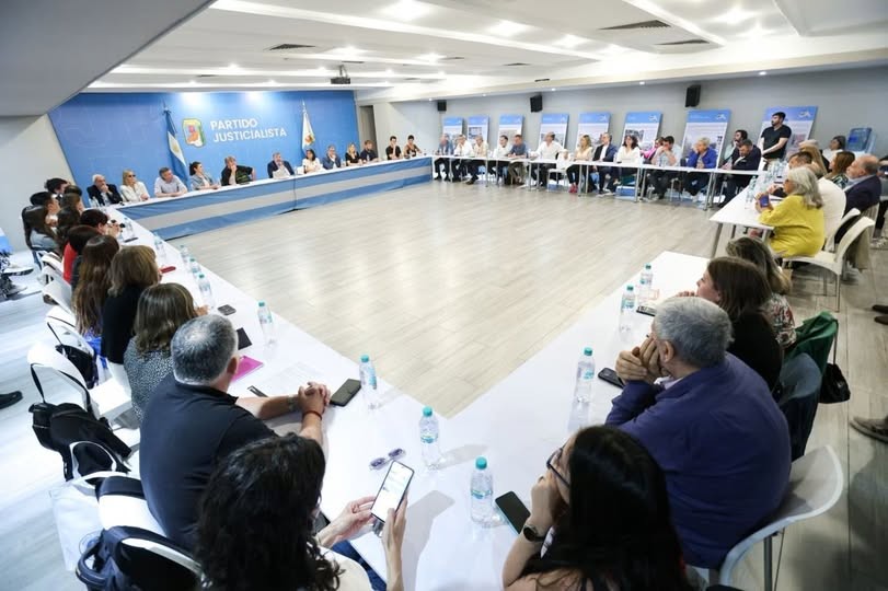 - RADIOKTUBRE INFO……..EL PERONISMO Y LA IZQUIERDA REPUDIARON EL ATAQUE DE  EEUU A VENEZUELA    …… Por Simòn Suarez.