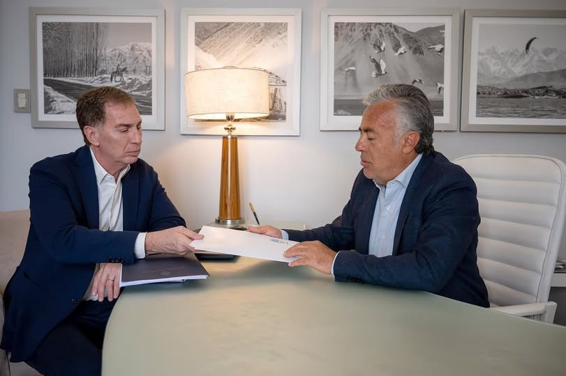 - RADIOKTUBRE INFO……..  EL TOUR DE SANTILLI Y EL PLAN CANJE LIBERTARIO  …… Por Simòn Suarez.