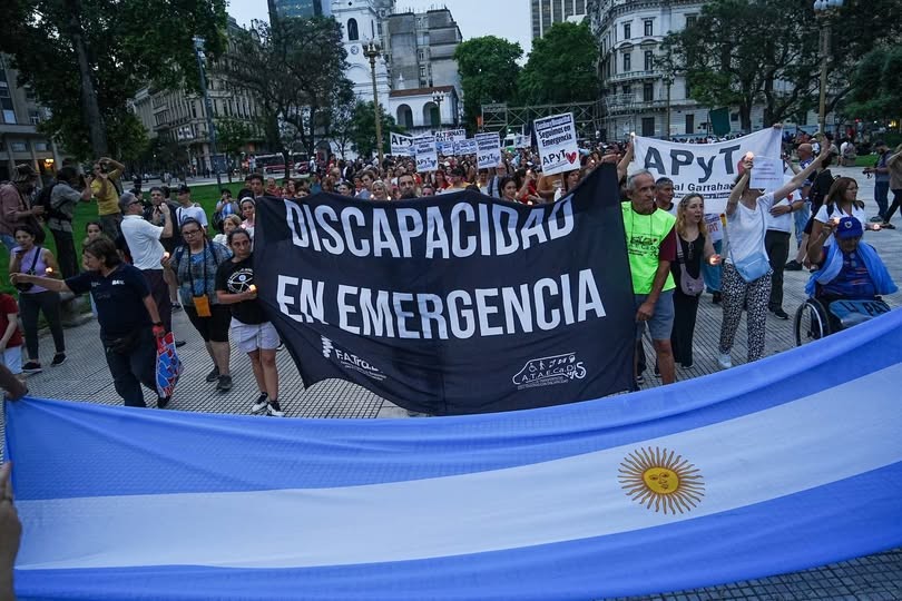 - RADIOKTUBRE INFO……..  LAS LEYES NO ESTAN DE ADORNI  …… Por Simòn Suarez.