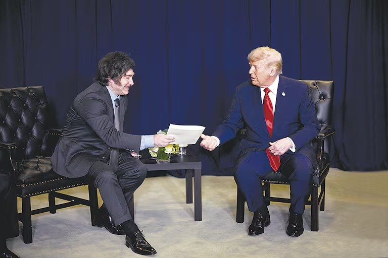 - RADIOKTUBRE INFO…….. TODO LO QUE TENGO ES TUYO:  Trump pide los minerales y Milei se los quiere dar- RADIOKTUBRE INFO……..    …… 