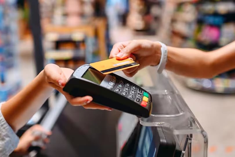 - RADIOKTUBRE INFO…….. CONSUMO AGOTADO: Crisis en plena expansión   …… Por Simòn Suarez.