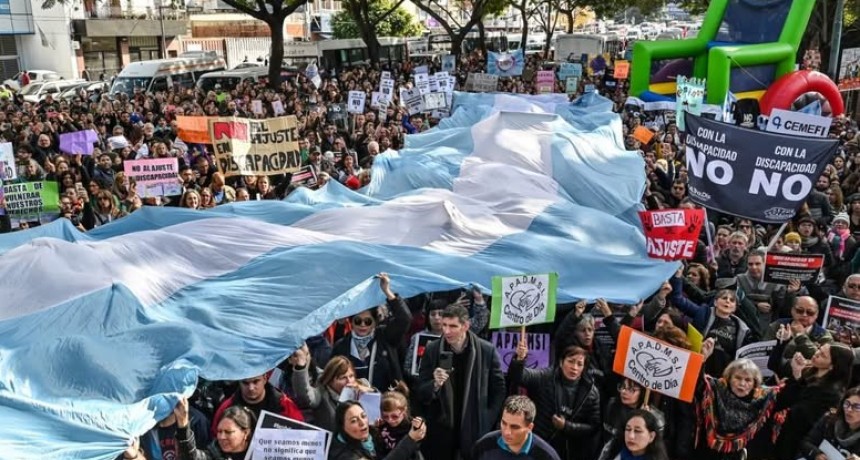 - RADIOKTUBRE INFO…….. EL 2025 CRUEL Y MALVADO   …… Por Simòn Suarez.