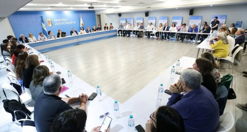 - RADIOKTUBRE INFO……..EL PERONISMO Y LA IZQUIERDA REPUDIARON EL ATAQUE DE  EEUU A VENEZUELA    …… Por Simòn Suarez.