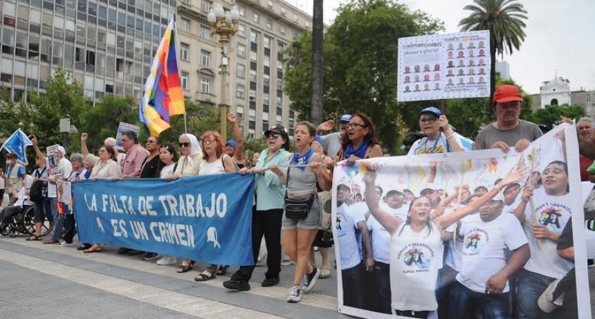 - RADIOKTUBRE INFO…….. EL GRITO DE LAS MADRES EN PLAZA DE MAYO    …… Por Simòn Suarez.