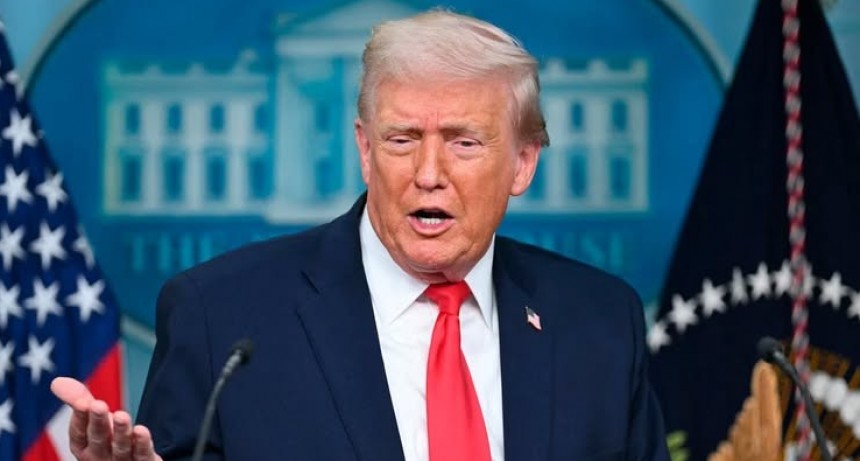 - RADIOKTUBRE INFO……..  Trump conmemora un año de su presidencia con un discurso impreciso y plagado de autoelogios  …… Por Simòn Suarez.