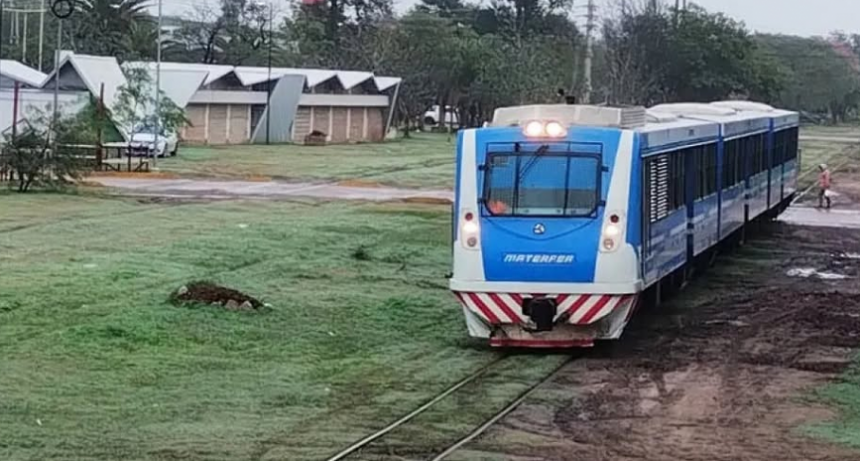 - RADIOKTUBRE INFO……..  El tren de pasajeros mantiene su servicio y refuerza su rol social en el interior chaqueño  …… Por Simòn Suarez.