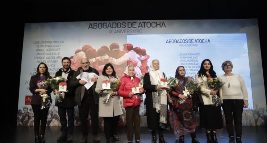 - RADIOKTUBRE INFO…….. HOMENAJE EN MADRID A MADRES Y ABUELAS DE PLAZA DE MAYO   …… Por Simòn Suarez.
