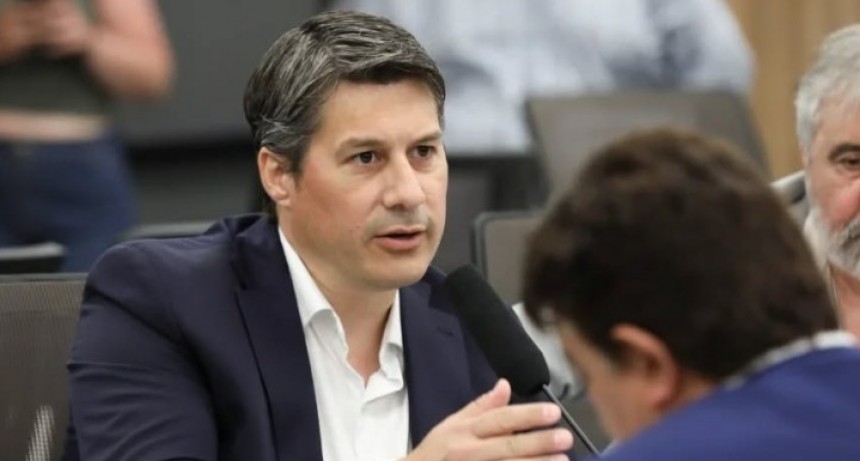 - RADIOKTUBRE INFO……..  “¿A quién defiende realmente el ministro de Economía del Chaco?”: fuerte crítica del intendente García a Nación y Provincia por la quita de recursos  …… Por Simòn Suarez.