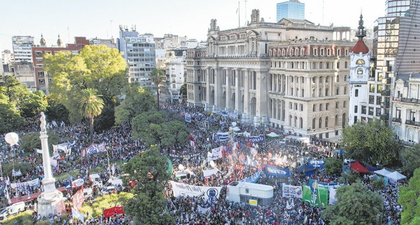 RADIOKTUBRE INFO..- 1 F: Multitudinaria marcha por la democratización de la Justicia -Por Simón Suarez..Ver mas