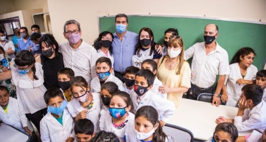 RADIOKTUBRE INFO..-En el corazón de El Impenetrable, la Escuela N° 1088 ya cuenta con su nuevo edificio con energía solar -Por Simón Suarez..Ver mas