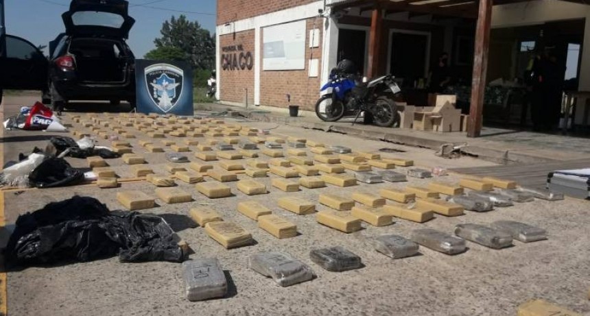 RADIOKTUBRE INFO..- Detuvieron a una pareja santafesina con más de 200 ladrillos de marihuana-Por Simón Suarez..Ver mas