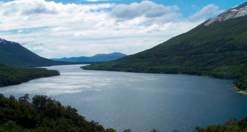 RADIOKTUBRE INFO..- Denuncian que 40 civiles armados quisieron impedir una marcha al Lago Escondido-Por Simón Suarez..Ver mas