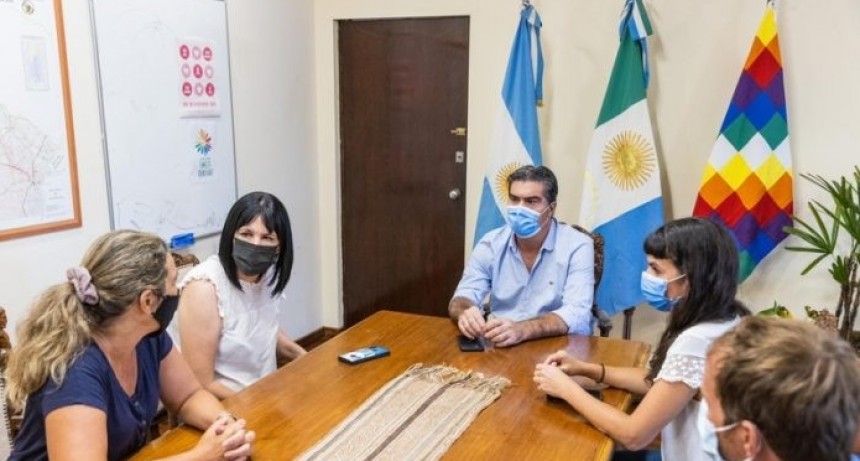 RADIOKTUBRE INFO..- Junto a la Intendenta electa de Fuerte Esperanza, Capitanich ratificó la ejecución de acciones en la localidad-Por Simón Suarez..Ver mas	