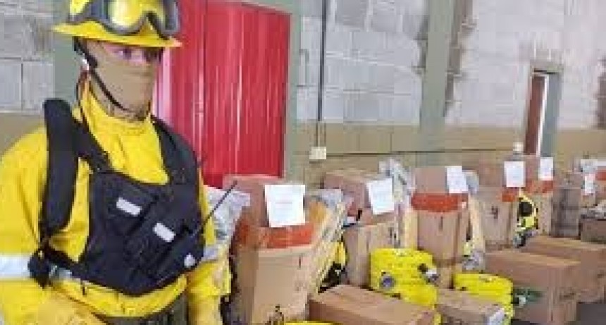 RADIOKTUBRE INFO..-  Entregaron 68 kits para Bomberos Voluntarios de la provincia -Por Simón Suarez..Ver mas	
