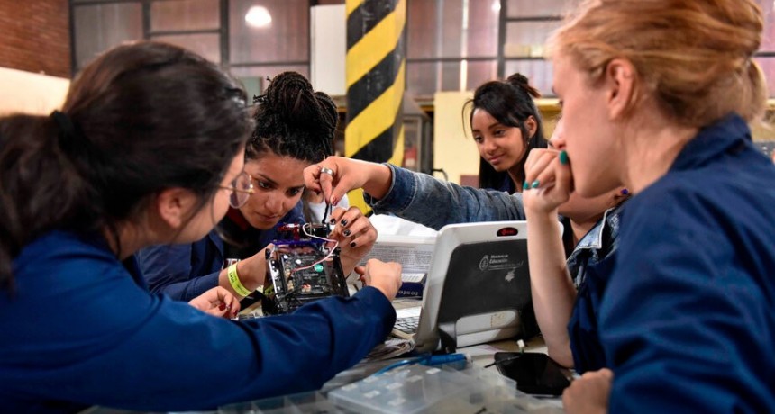 RADIOKTUBRE INFO..-  Cómo serán las 100 nuevas escuelas técnicas que construirá el Gobierno -Por Simón Suarez..Ver mas	
