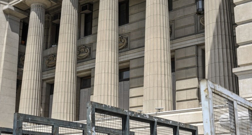 RADIOKTUBRE INFO..- Jueces y fiscales rechazan una reforma a las jubilaciones de privilegio  -Por Simón Suarez..Ver mas..