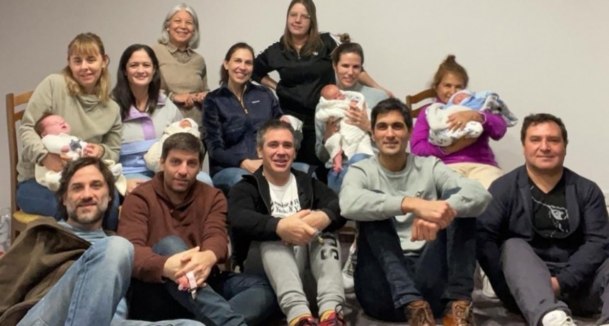 RADIOKTUBRE INFO..- Las familias argentinas y sus bebés por vientres subrogados llegaron a Polonia  -Por Simón Suarez..Ver mas..	
