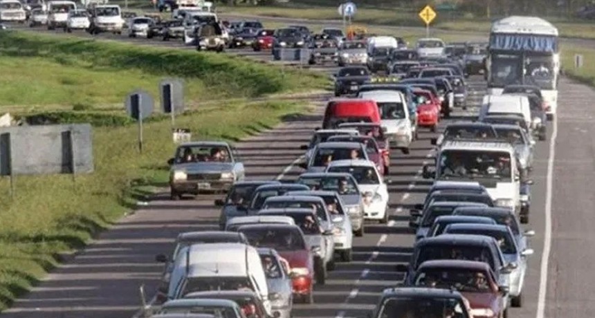RADIOKTUBRE INFO…. Finde largo: miles de autos colapsan la ruta hacia la costa atlántica  …Por Simón Suarez   Ver mas….