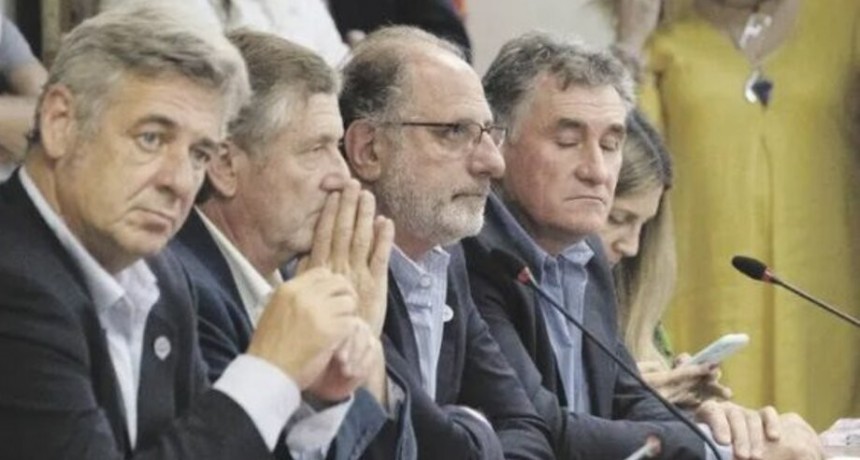 RADIOKTUBRE INFO…. Cómo los productores autoconvocados y los sectores de campo PRO forzaron una marcha La Mesa de Enlace, arrasada por la política  …Por Simón Suarez   Ver mas….