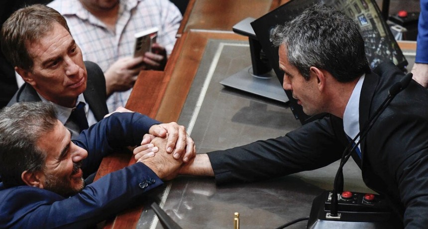 RADIOKTUBRE INFO….QUE ESCONDE LA LEY ÓMNIBUS:  La trastienda de las negociaciones entre el oficialismo y la oposición por la ley ómnibus  ….Por Simòn Suàrez