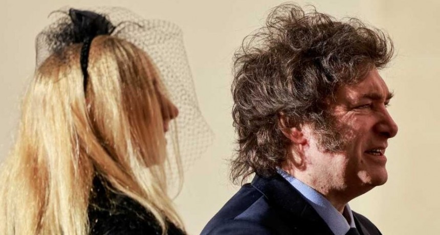 RADIOKTUBRE INFO….  MILEI VUELVE DE SU GIRA PARA NEGOCIAR CON MACRI  ….Por Simòn Suàrez