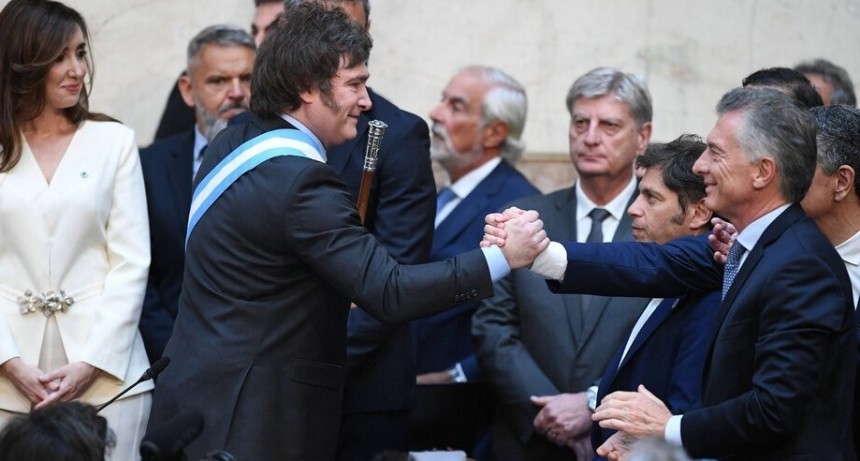 RADIOKTUBRE INFO….  ¿Y LA UCR? MILEI Y MACRI NEGOCIAN UN NUEVO PACTO DE PODER  ….Por Simòn Suàrez