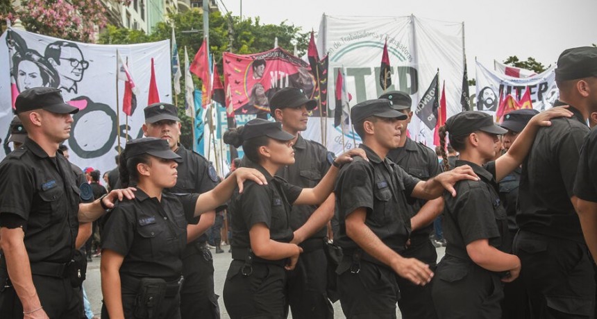 RADIOKTUBRE INFO….  UNA MULTITUD500 CORTES Y UN SOLO RECLAMO