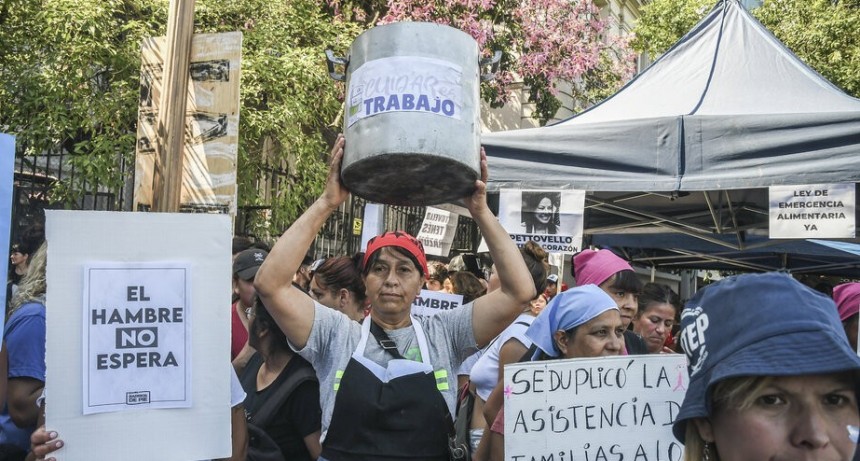 RADIOKTUBRE INFO….OLLAS POPULARES Y MARCHA PIQUETERA AL MINISTERIOS DE ECONOMIA    ….Por Simòn Suàrez