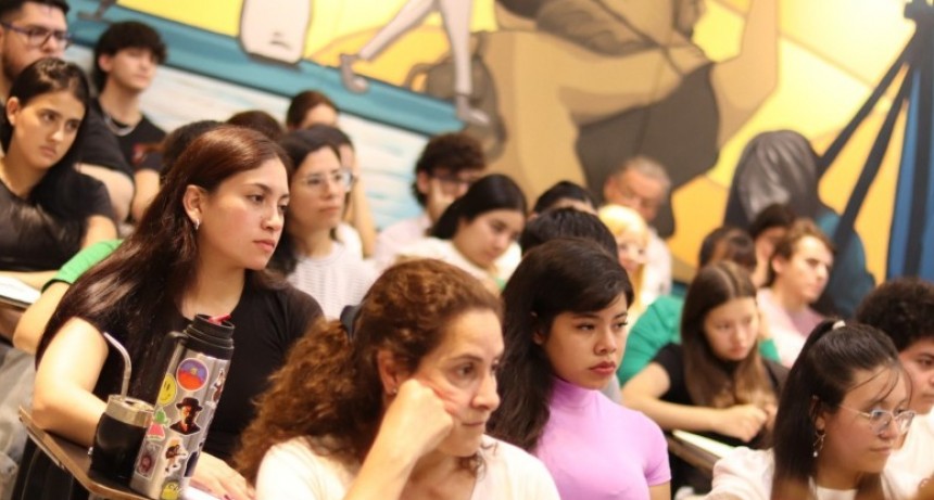 RADIOKTUBRE INFO……..   UNNE: se realizan los cursos de ambientación para ingresantes 2025 …… Por Simòn Suarez