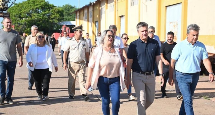 RADIOKTUBRE INFO……..   Zdero supervisó la entrega del nuevo escáner aduanero para el Puerto de Barranqueras …… Por Simòn Suarez