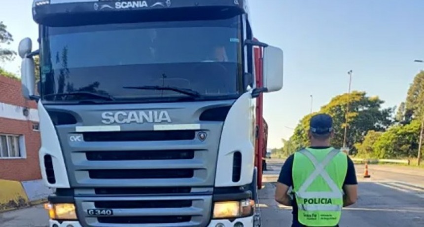 RADIOKTUBRE INFO……..  Camionero chaqueño se quedó sin su licencia por conducir alcoholizado en la Ruta 11  …… Por Simòn Suarez