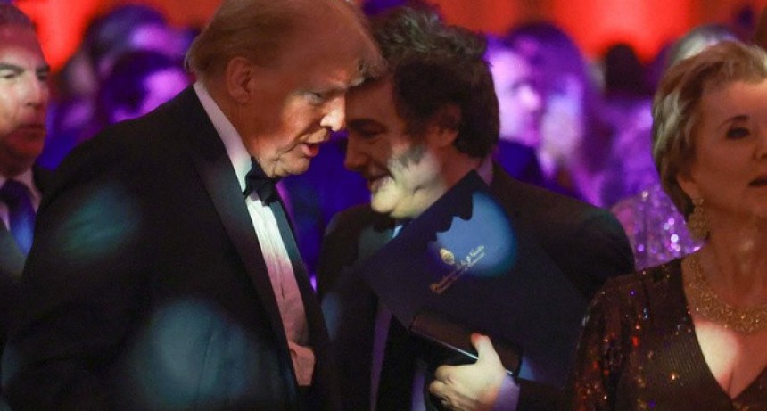 RADIOKTUBRE INFO…….SER UN MIMO DE TRUM PUEDE COSTAR CARO.    …… Por Simòn Suarez