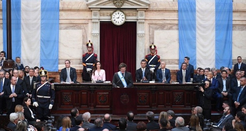 RADIOKTUBRE INFO……..   Todo listo para que Milei hable ante un recinto semivacío …… Por Simòn Suarez