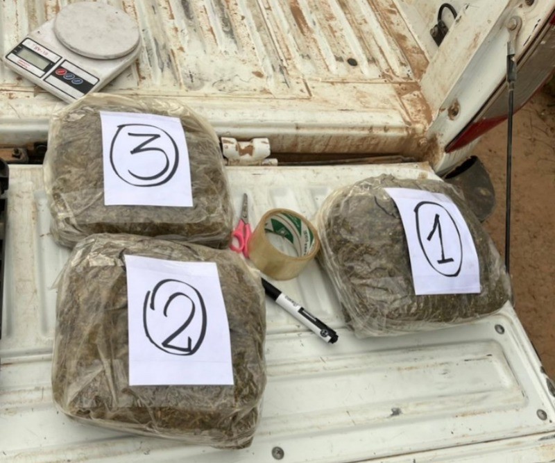 - RADIOKTUBRE INFO……..  Detuvieron a tres hombres y secuestraron más de dos kilos de marihuana en Misión Nueva Pompeya  …… Por Simòn Suarez.