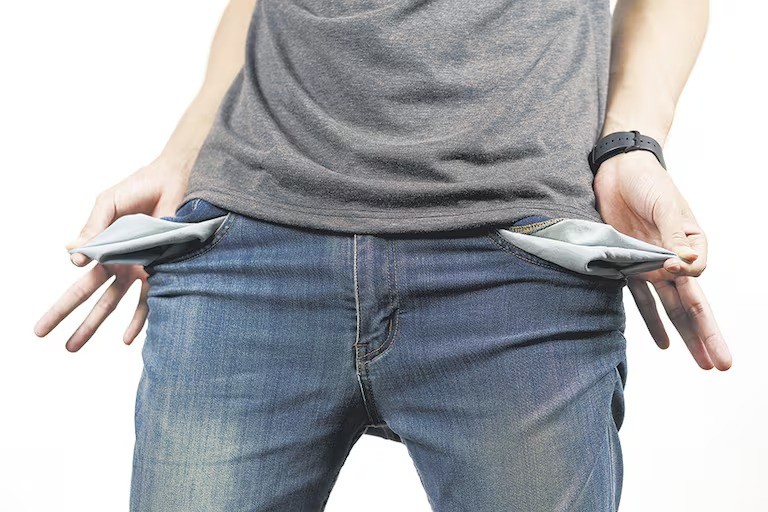 - RADIOKTUBRE INFO…….. MILEI:  la recesión y la máquina de destruir salarios  …… Por Simòn Suarez.