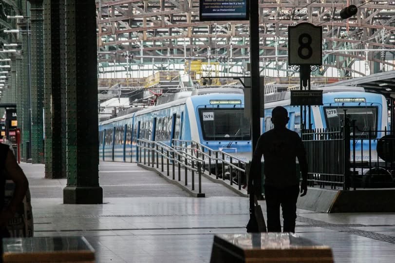 - RADIOKTUBRE INFO……..  La CGT convocó a un paro nacional contra la destrucción de los derechos de los trabajadores  …… Por Simòn Suarez.