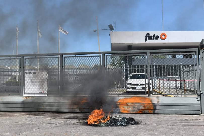 - RADIOKTUBRE INFO…….. HOY ME CONVIRTIERON EN UN MUERTO SOCIAL   …… Por Simòn Suarez.