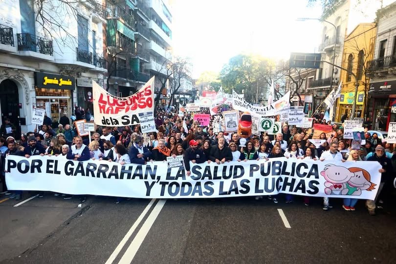 - RADIOKTUBRE INFO…….. La lucha contra el vaciamiento del Garrahan sigue en pie: fallo favorable a la libertad sindical …… Por Simòn Suarez.